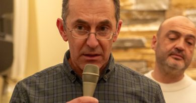 ”Βόμβα” στην εύρυθμη λειτουργία των παιδικών σταθμών χαρακτήρισε ο πρόεδρος του Σωματείου Εργαζομένων Ο.Τ.Α. Π.Ε. Καβάλας, Μανόλης Κοντοστέλιος, τις αλλαγές που προωθεί η κυβέρνηση αναφορικά με τους εργαζόμενους μέσω ΕΣΠΑ