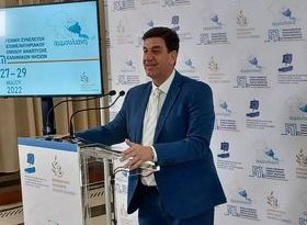 Άμεσες λύσεις μέχρις ότου να κατατεθεί η κυκλοφοριακή μελέτη που θα χρειαστεί πολύ χρόνο, ζήτησε με δηλώσεις του ο σύμβουλος επιχειρήσεων, Μάρκος Δέμπας