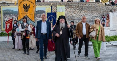 Ποντιακοί χοροί και απόδοση παραδοσιακών τραγουδιών προς τιμήν της προστάτιδος του Ποντιακού Ελληνισμού Παναγίας Σουμελά στον Δημοτικό Κήπο