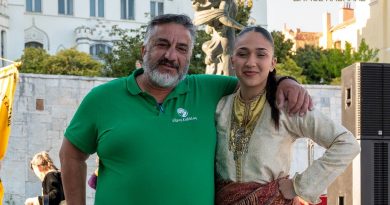 Ποντιακοί χοροί και απόδοση παραδοσιακών τραγουδιών προς τιμήν της προστάτιδος του Ποντιακού Ελληνισμού Παναγίας Σουμελά στον Δημοτικό Κήπο