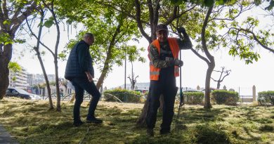 Με 12 συνεργεία που εργάζονται περιμετρικά της πόλης, προσπαθεί ο Δήμος Καβάλας να περιορίσει τη βλάστηση, όπως δηλώνει ο αντιδήμαρχος Πρασίνου Κυριάκος Σταυρίδης